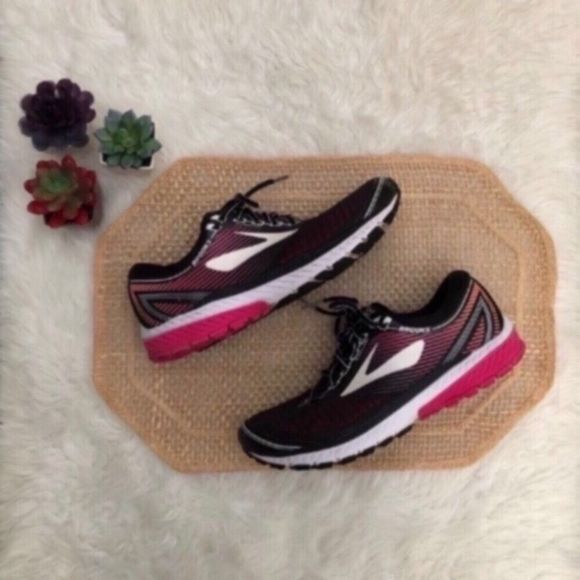 Brooks Ghost 10 Black and Pink - Picture 1 of 16